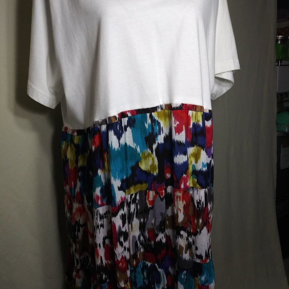 218 Size 1X  jeaniemad White Embroidered Tunic